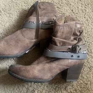 S Oliver cushion heel boots